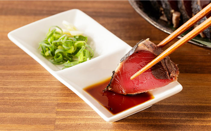 藁焼きかつおたたき(藁強め)　約300g×1節 / 真空パック 冷凍 カツオ 本格藁焼き 鰹たたき かつおタタキ 高知 香り 【