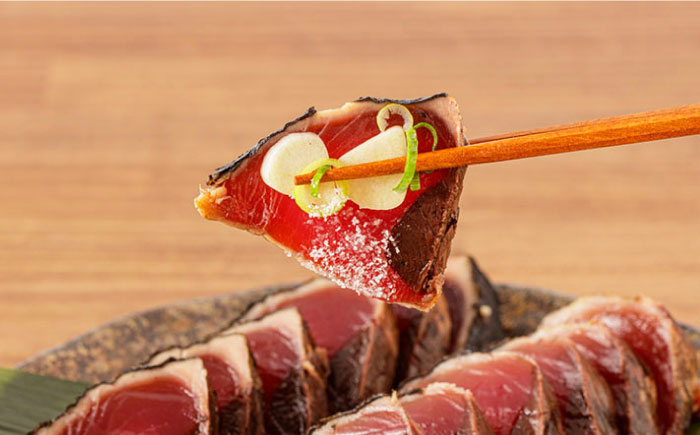 藁焼きかつおたたき(藁強め)　約300g×1節 / 真空パック 冷凍 カツオ 本格藁焼き 鰹たたき かつおタタキ 高知 香り 【