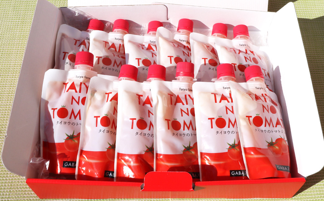 専用箱に詰めたトマトジュースをヤマト運輸の常温便にてお届けいたします。