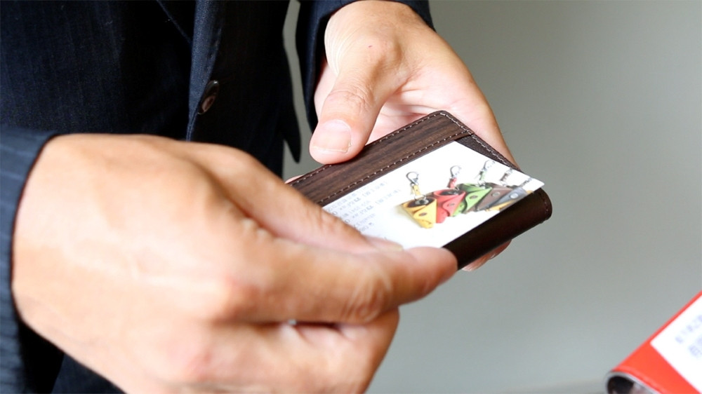 【こだわりの革アイテム】名刺ケース（レッド）