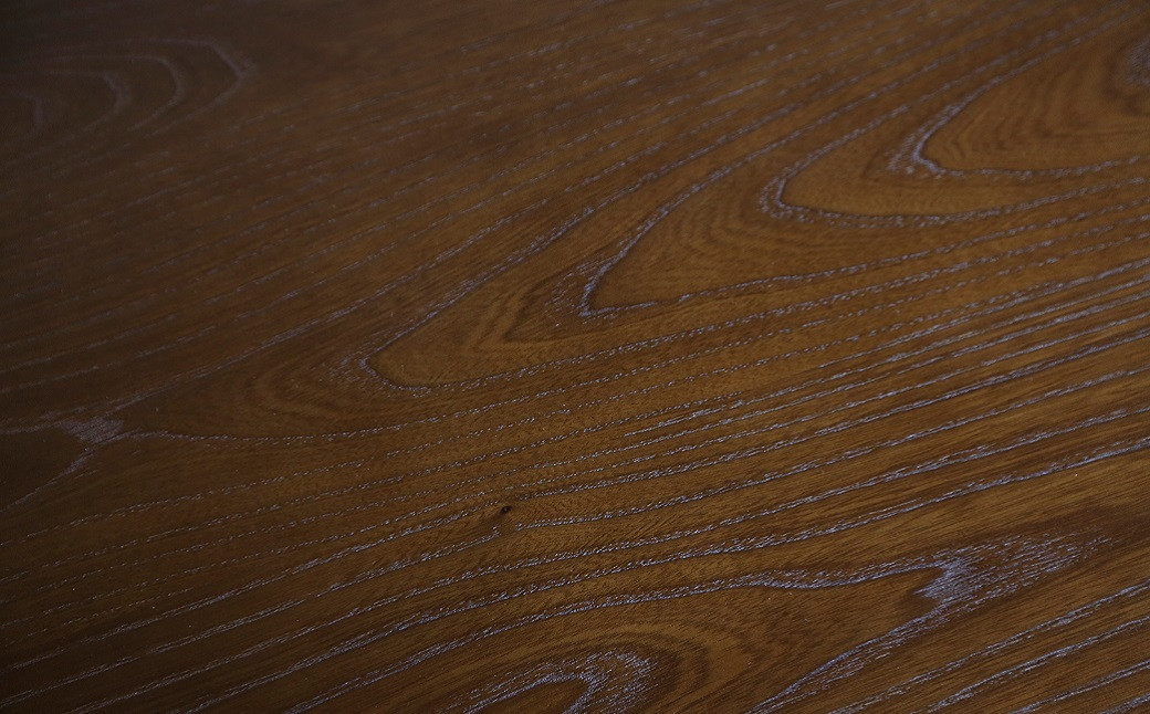 こちらの写真のウレタン塗装色は”3番”です。