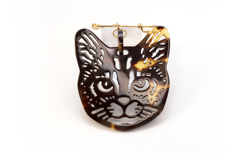 【べっ甲】まち猫ブローチ