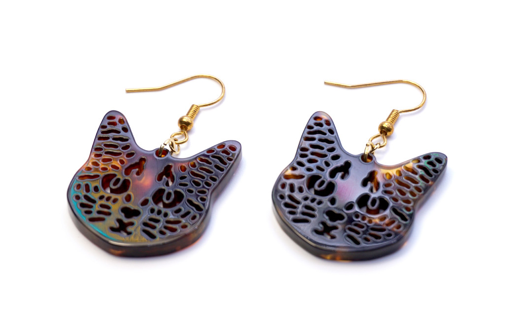 【べっ甲】すまし猫ピアス