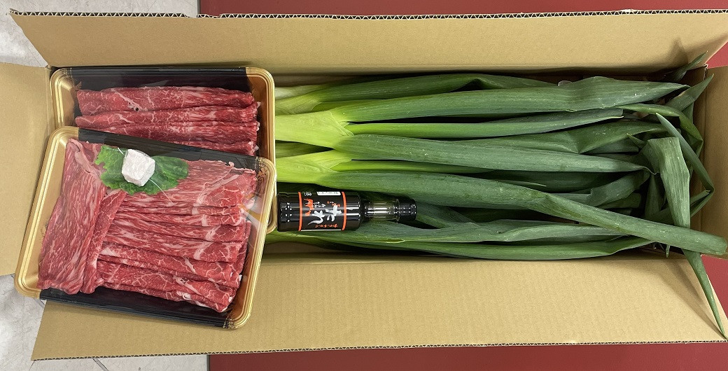 岩津ねぎのギフト箱に『岩津ねぎ・但馬牛・すき焼きのたれ』をセットしてお届けします！