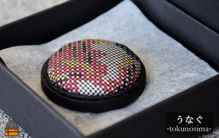 見るか角度や光の当たり方によって、紬の美しさが異なります。