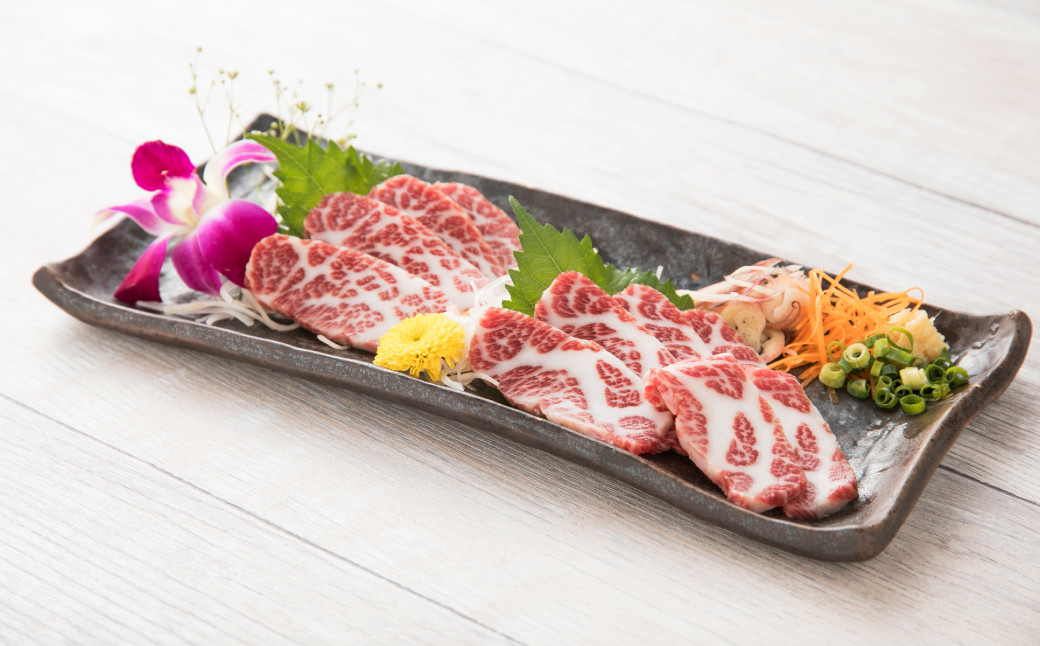 桜屋 馬刺しスライスセット 6種 約600g【特上トロ・トロ・霜降り・特選赤身・特上赤身・上赤身 各約100g】