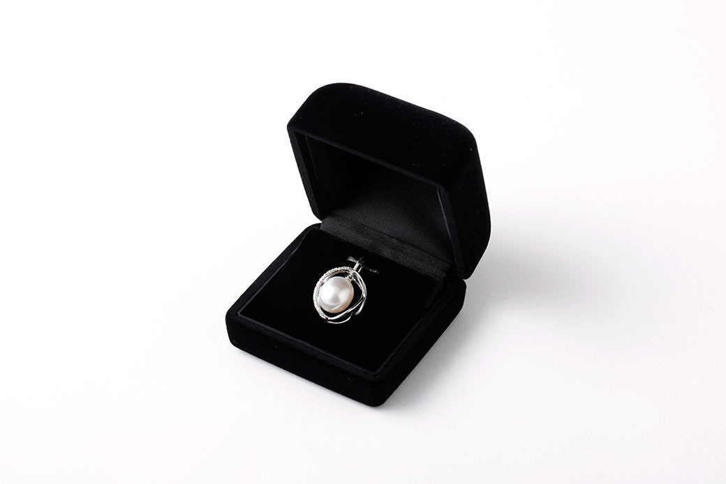 WG（K18）南洋パール 12.0mm UP ペンダント ダイヤ 0.10ct