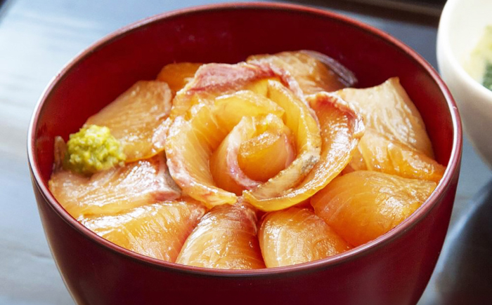 漬け丼 づけ丼 海鮮 わら焼き鰹 かんぱち ぶり 鯛 サバ 食べ比べ