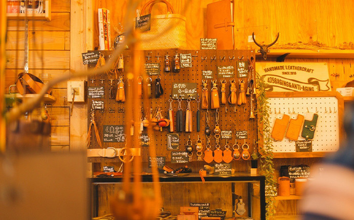 レザー製品をプレゼントに選ばれるお客様も多いです。