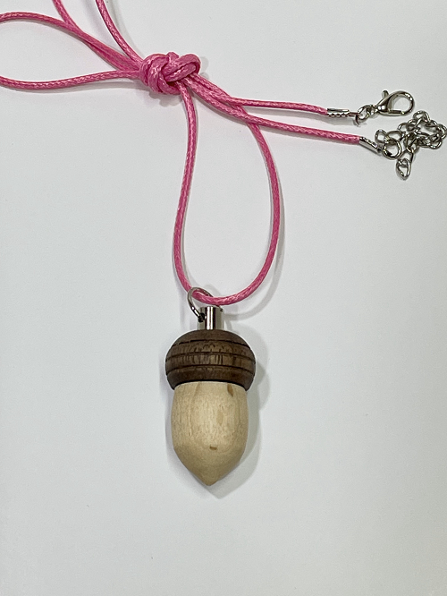 どんぐり形のアロマペンダント　
写真はイメージです。