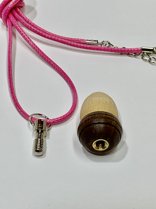 どんぐり形のアロマペンダント　
写真はイメージです。