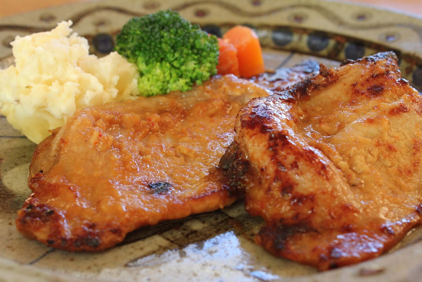 横瀬コラボの豚味噌！横瀬産「借金なし味噌」× 横瀬産「花咲山どぶろく」