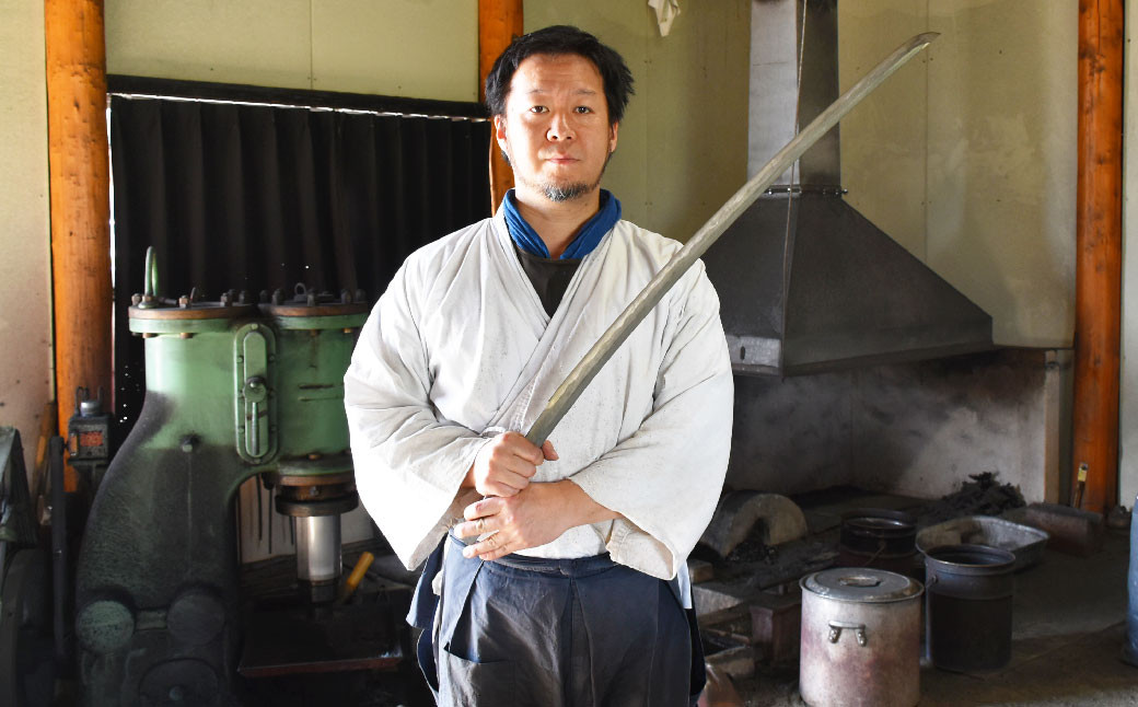 兄弟子と共に伝説の名刀「蛍丸」復元を手がけた　興梠房興日本刀鍛錬場見学チケット（1名様分）お土産付き！