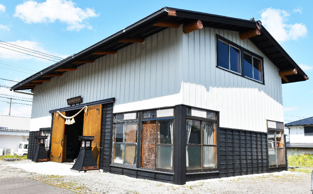 兄弟子と共に伝説の名刀「蛍丸」復元を手がけた　興梠房興日本刀鍛錬場見学チケット（1名様分）お土産付き！