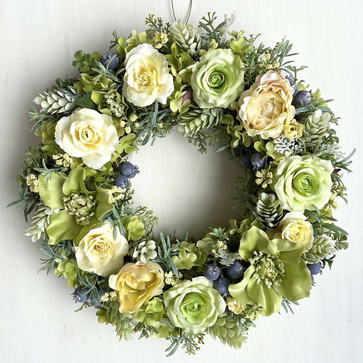 【ギフト用】美流渡の森 アーティフィシャルフラワー・リース（クリスマスローズ、黄バラ）【12067】