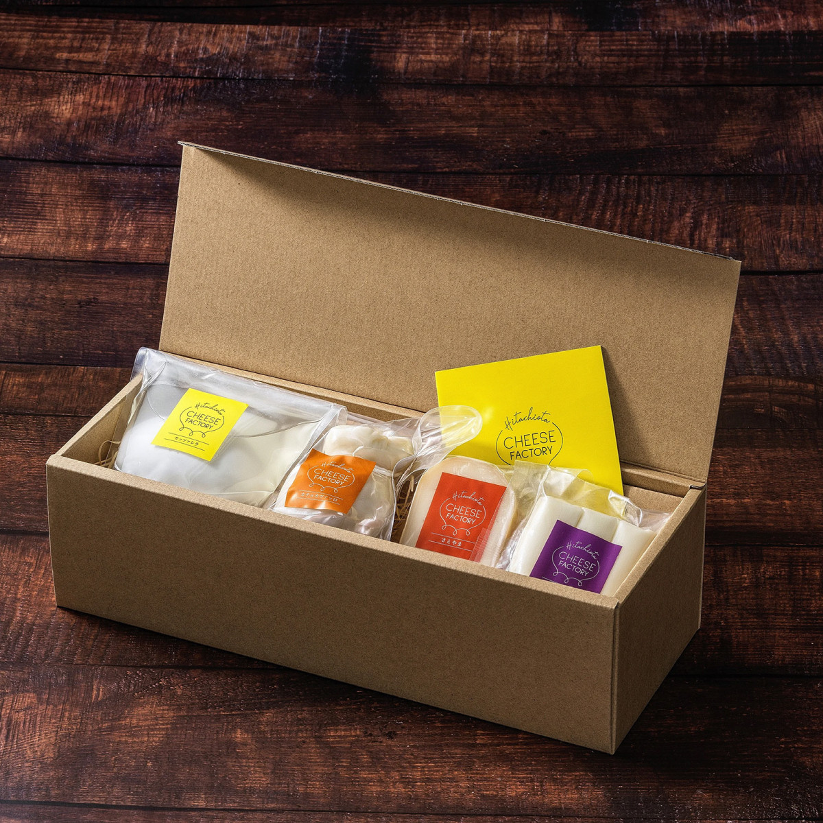 新鮮な生乳を使用しチーズ工房で一つ一つ手作りしたナチュラルチーズ5種類×2セット