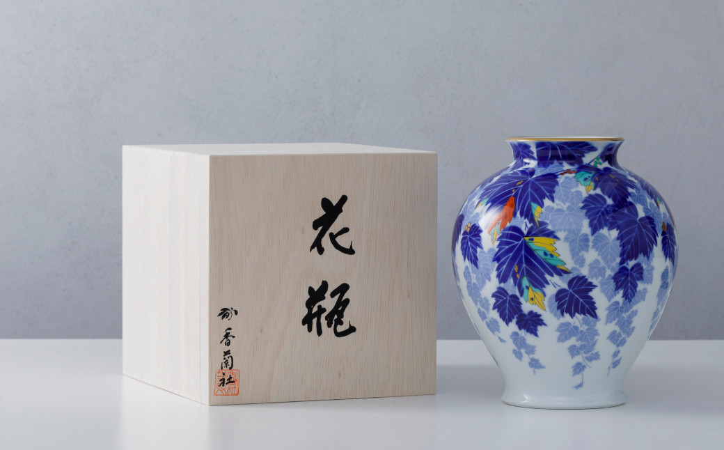 共箱に入れてのお届けとなります