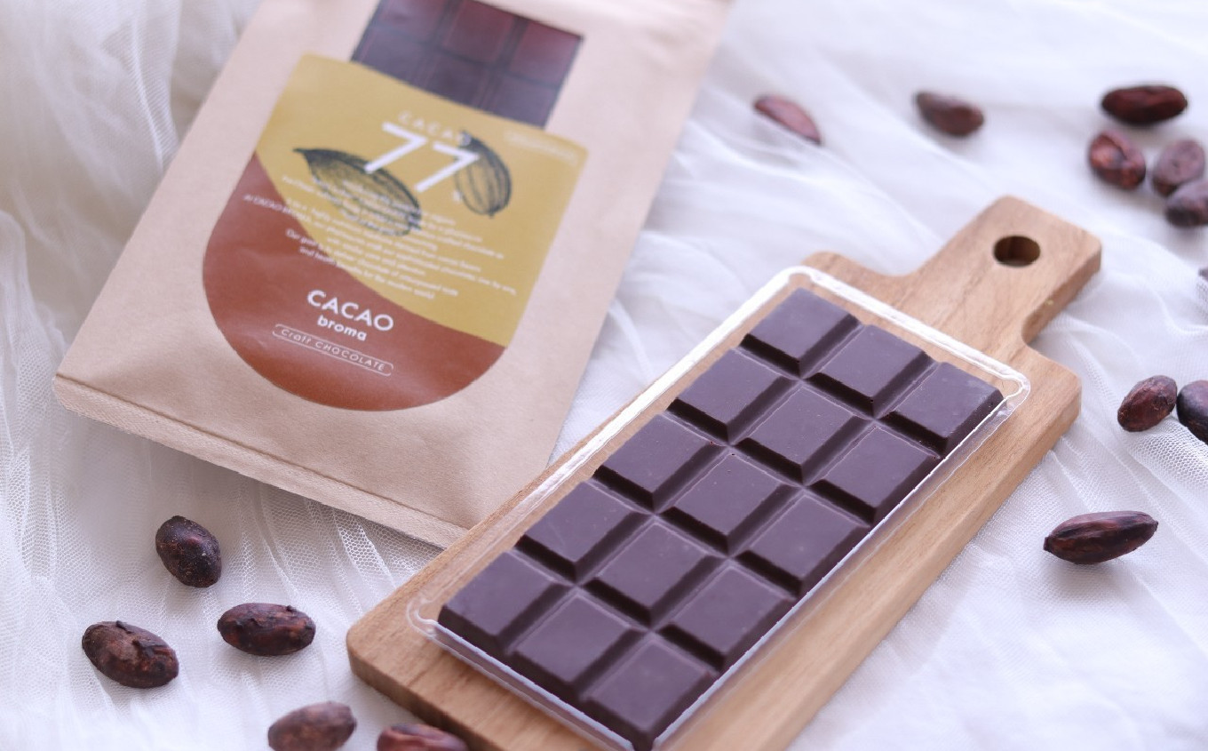 カカオ豆の焙煎された香りから始まり、苦味と黒糖のほのかな甘みをご堪能いただけます。