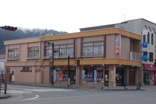 沢菊（さわぎく）は岩手県久慈市にて昭和５年に開業しました。宮沢菊松が宮沢の沢と菊松の菊を取り、屋号を「沢菊」とし現在に至ります。