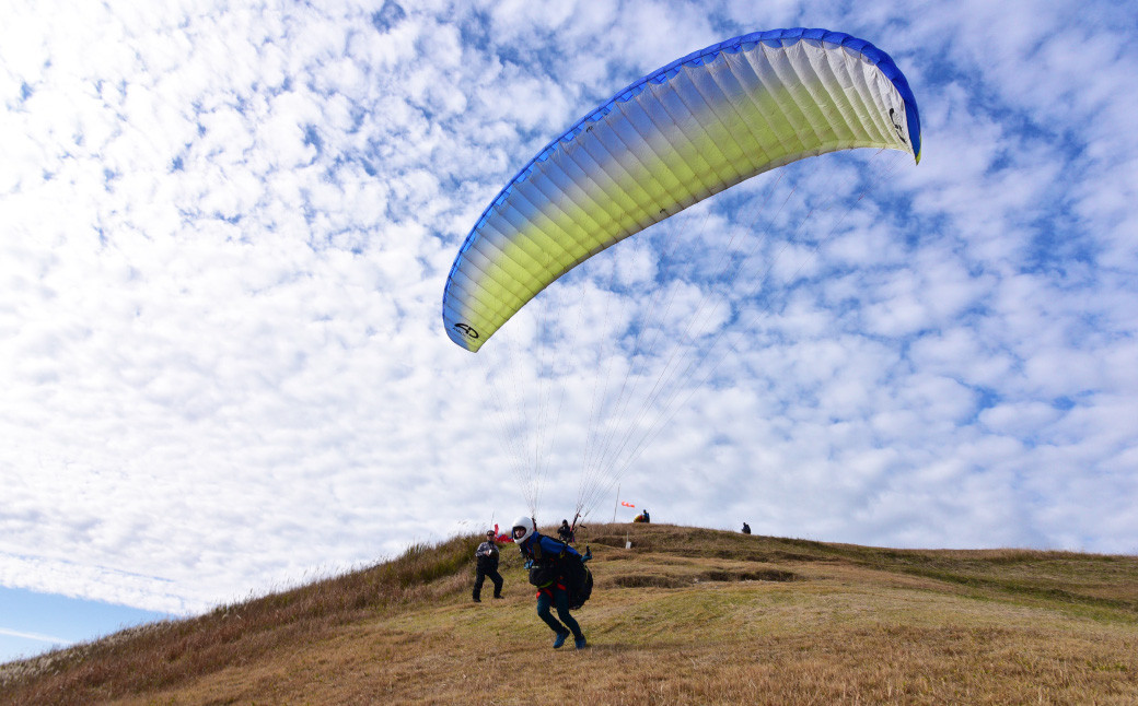 パラグライダータンデムコース4名様招待券【土日祝限定】