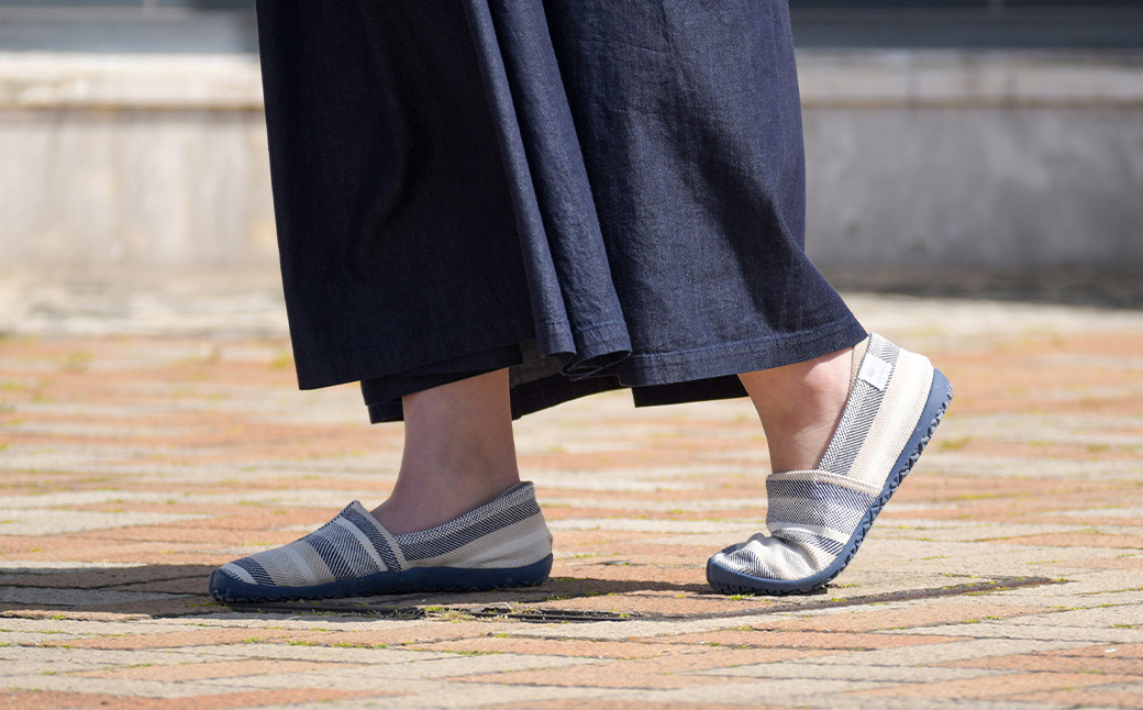 足袋型シューズ『たびりら』カラー：海【24.5cm】