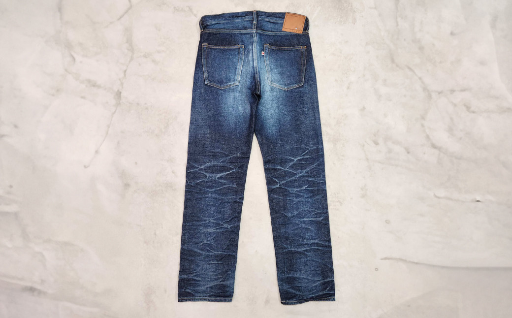 【岡山デニム】立体加工3Dジーンズ［レギュラーストレート］／32インチ