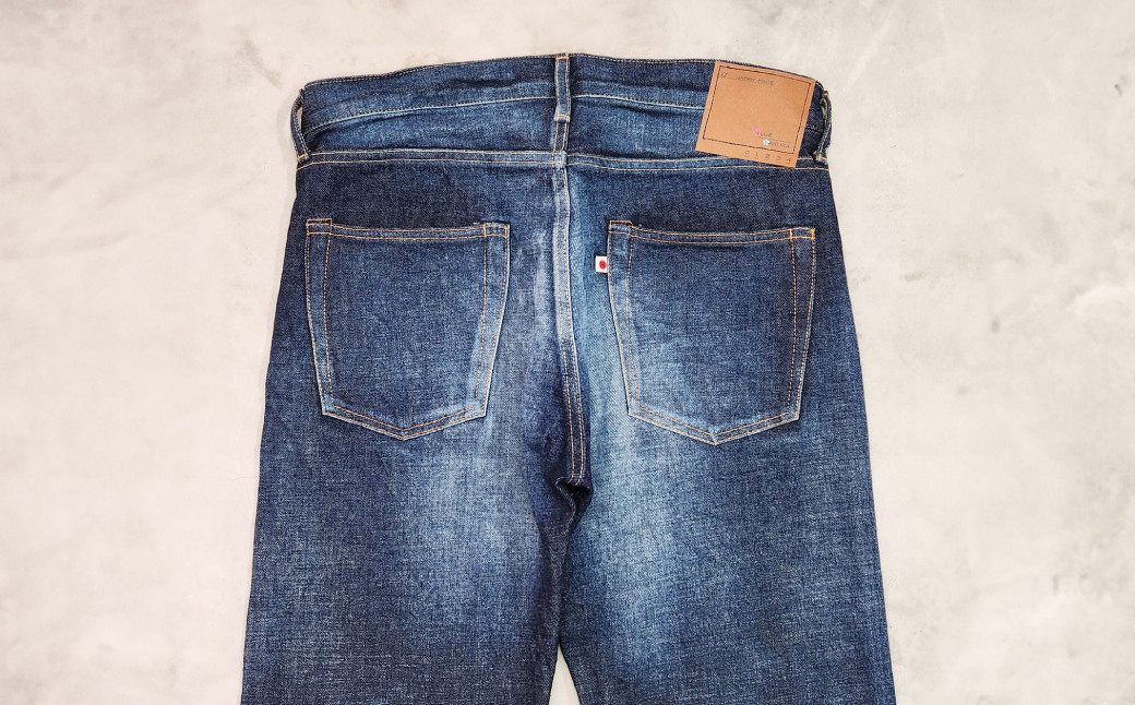 【岡山デニム】立体加工3Dジーンズ［レギュラーストレート］／30インチ