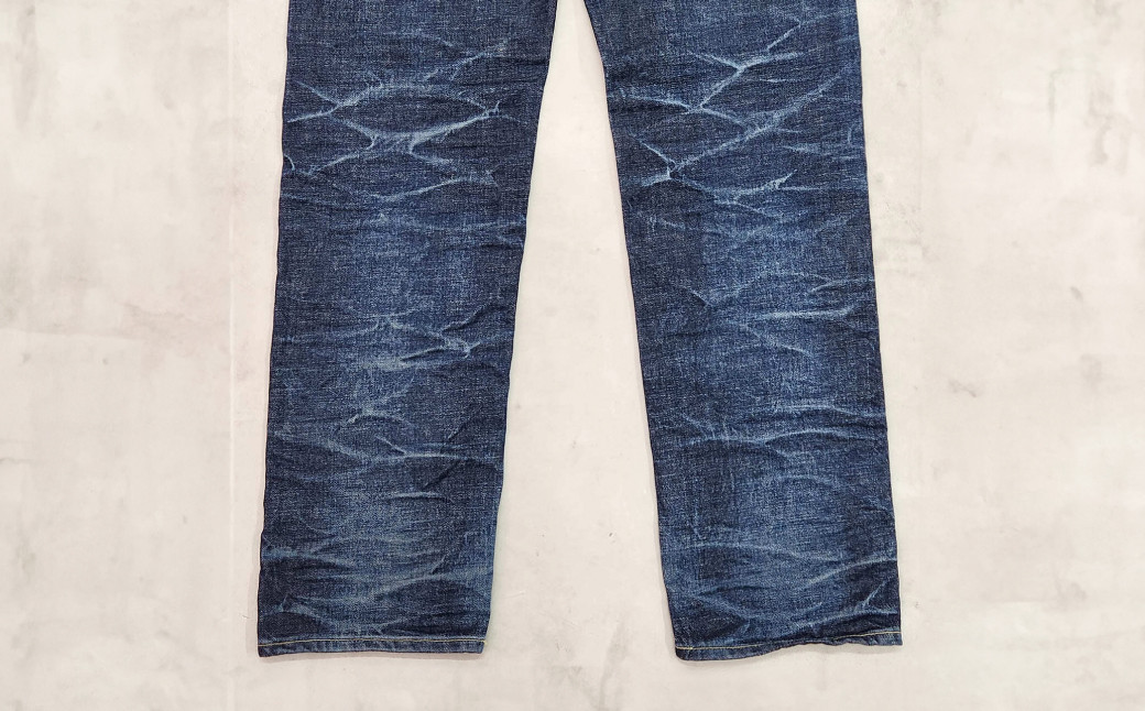 【岡山デニム】立体加工3Dジーンズ［レギュラーストレート］／32インチ