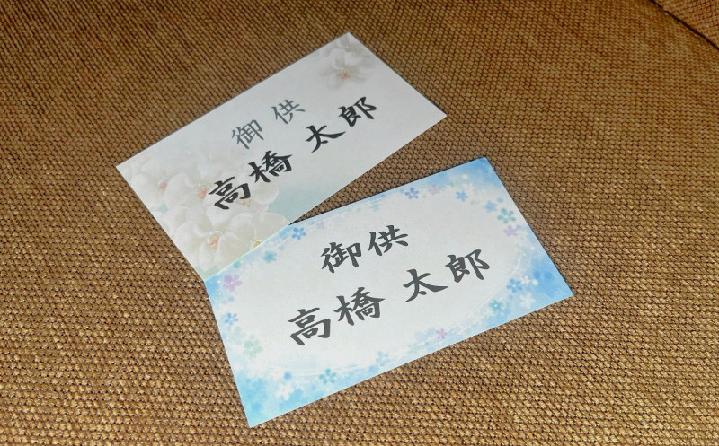 花瓶がなくても立てて飾ることができます(写真の花束の大きさは【大】(高さ約50cm)です)