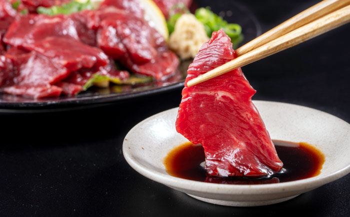 赤身馬刺し・馬肉さくらユッケ セット 赤身馬刺し 約100g×2パック 馬肉さくらユッケ 約50g×3パック 計350g