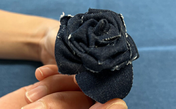 唯一無二の存在感!デニム加工職人がデニムループで仕上げた、ローズアレンジ