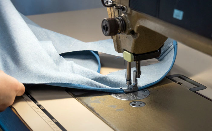 唯一無二の存在感!デニム加工職人が編み上げた、こだわりクッション