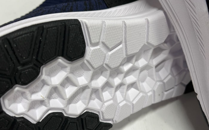 軽やかに、歴史を歩くスニーカー スニーカー 靴 軽量