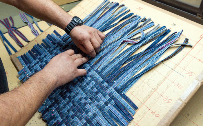 唯一無二の存在感!デニム加工職人が編み上げた、こだわりクッション