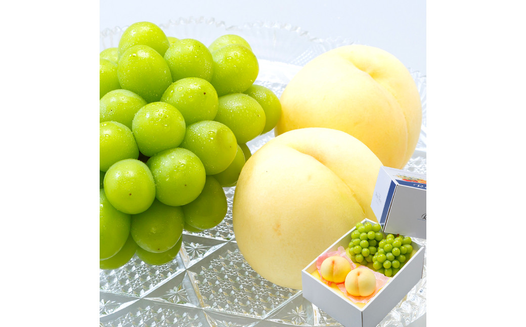 岡山県産 詰合せ/白桃2玉とシャインマスカット『晴王』2房 化粧箱入り