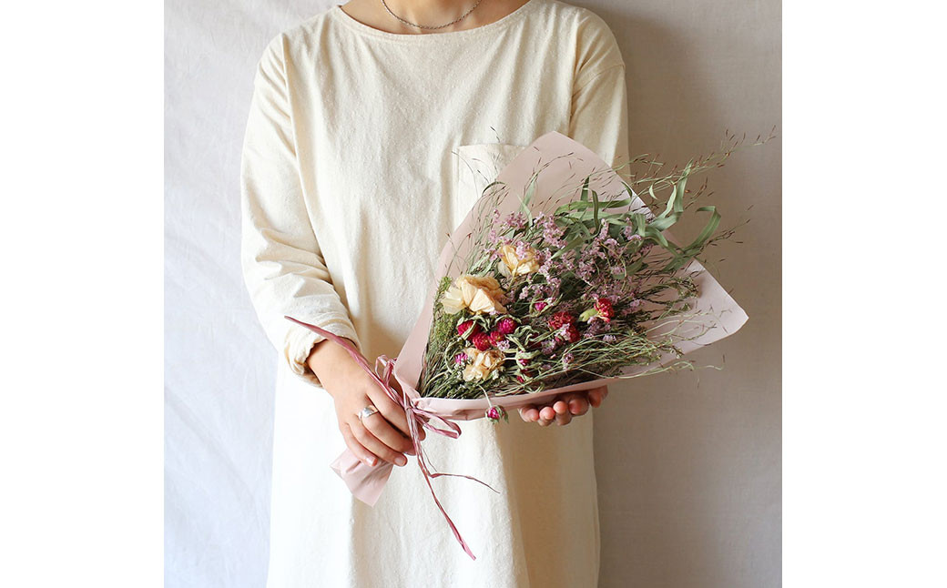ドライフラワー ブーケ ラッピング付き フローリスト おまかせ 色とりどり 【カラー：ピンク】