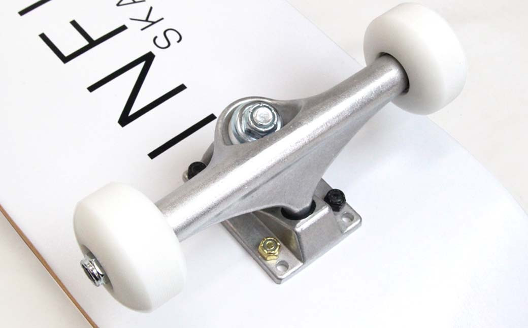 INF SK8 8.0 コンプリートスケートボード