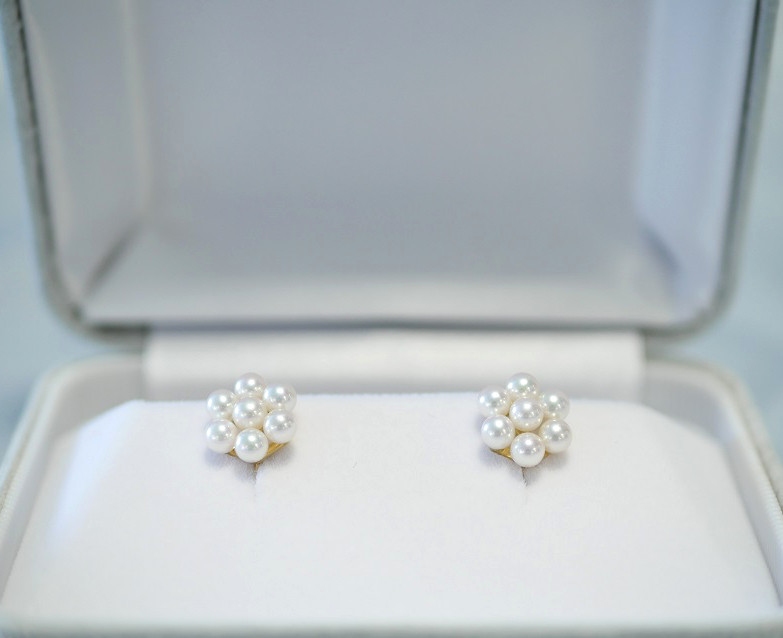 お花モチーフのベビーパールのイヤリング
