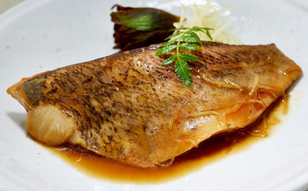 【めばる生姜煮】生姜の風味でさっぱりとした煮付けに仕上げました。