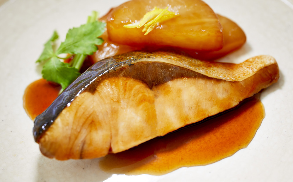 【ぶり大根】相性の良いぶりと大根を煮付けにしました。