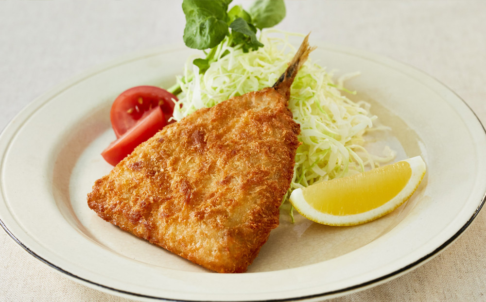 【アジフライ】サクサクのアジフライは多くのお客様にご評価いただいる一品です。