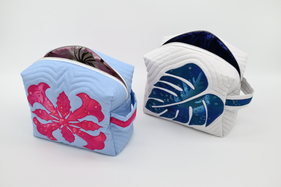 左：エンジェルストランペット（水色×ピンク）　右：モンステラモチーフ（シルバー×深青）