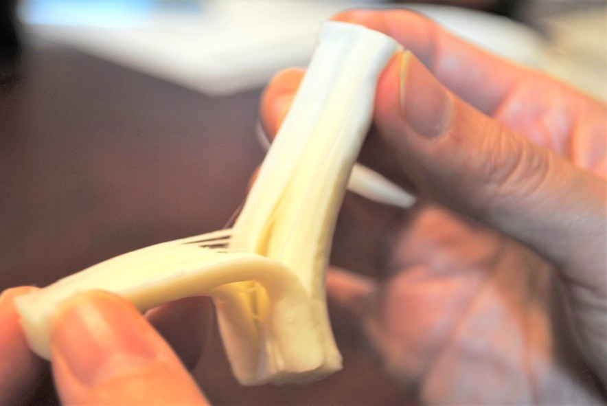 ストリングチーズ。そのままおつまみやサラダにどうぞ！