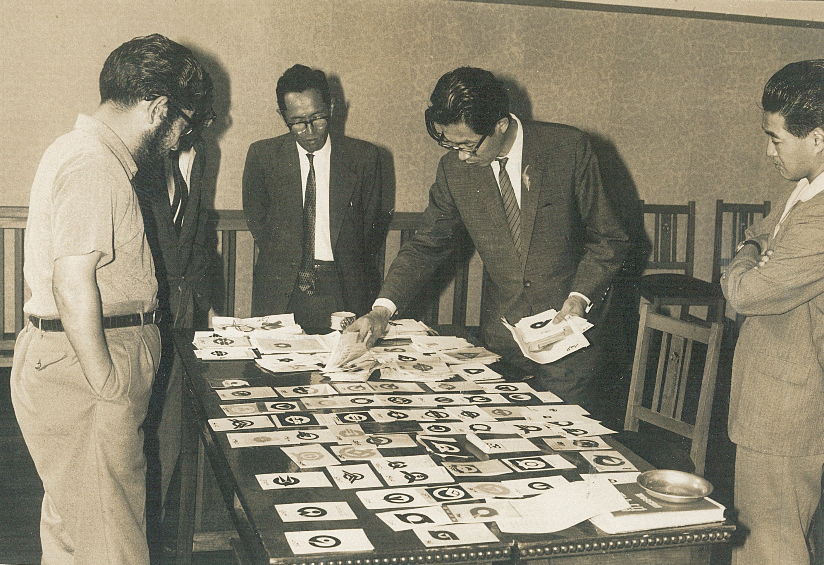 村章･村民の歌審査会