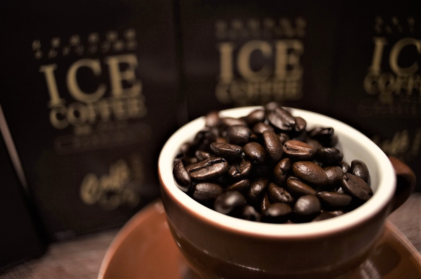 自家焙煎珈琲専門店「ひぐち」がお届けする本格ネルドリップ方式で抽出した正統派アイスコーヒー!