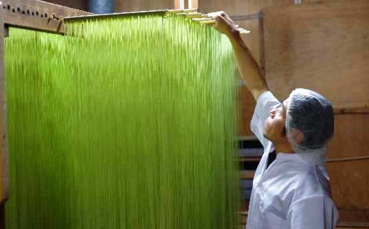 手延べ「鳴門わかめ　芽かぶ　木箱入り　製造工程