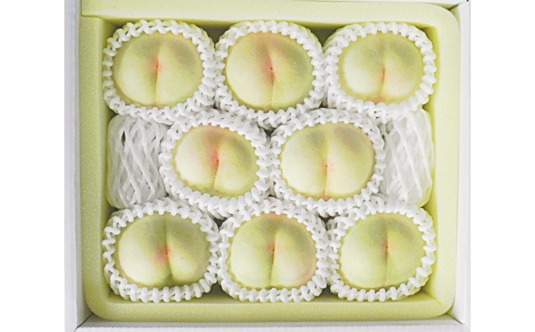 白桃 8玉 （2kg以上） 等級 ： ロイヤル 化粧箱入り