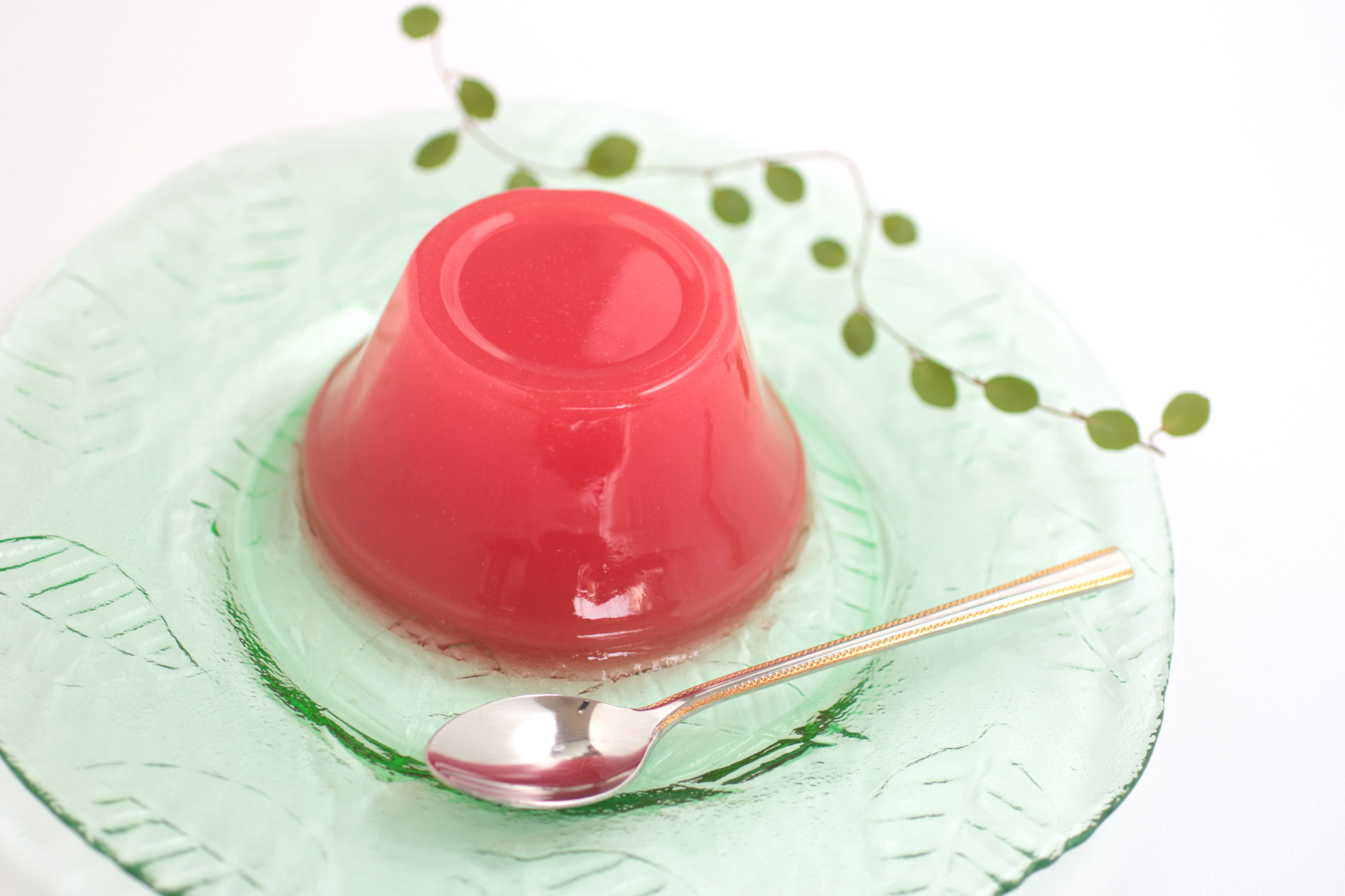 暑い日にぴったりの、ひんやりぷるぷるゼリー。