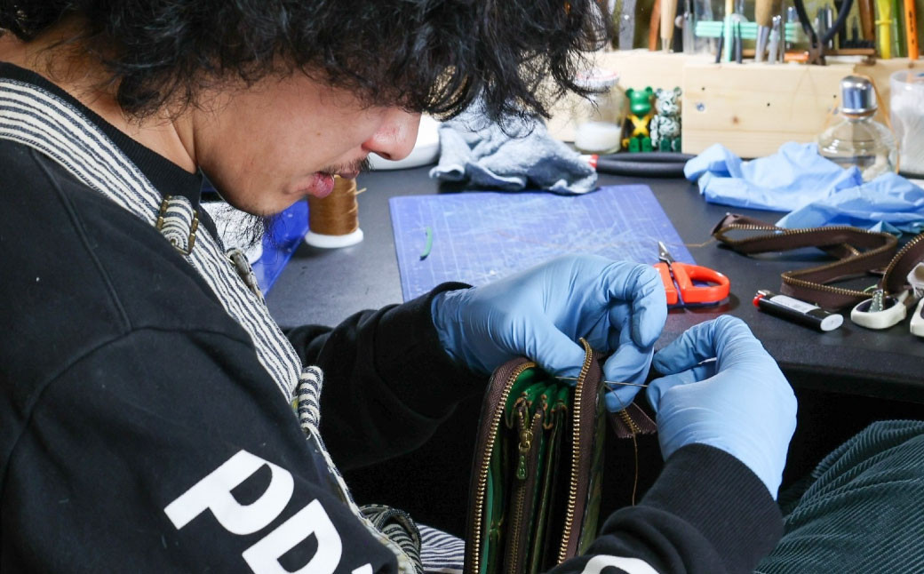 【neoclassic】牛本革 コンパクト財布（Dark Brown）