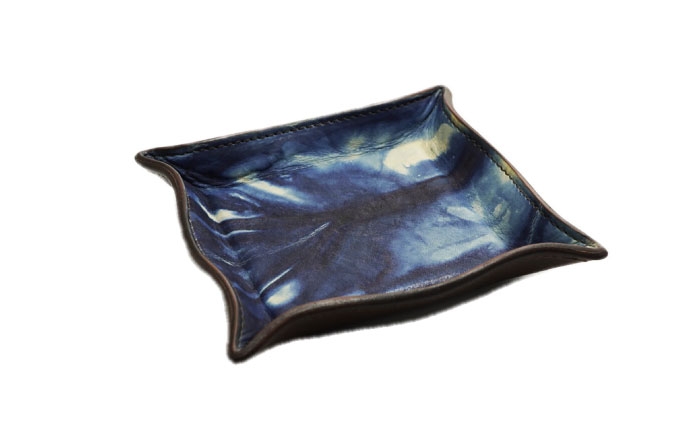 レザートレイ「レセプシオン・デミ」　薄藍　瀬戸内の空　天然藍染め・福山レザー